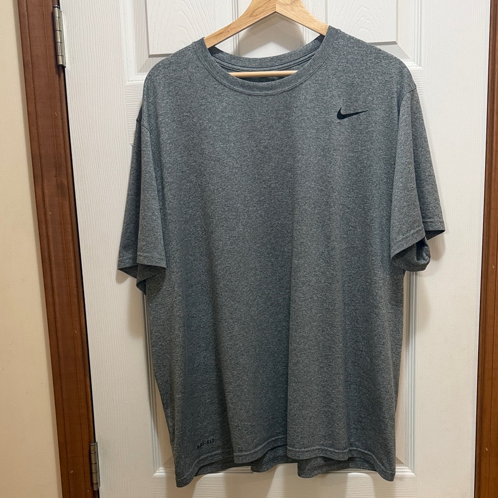 Nike Men's Heather Gray Short Sleeve Tee